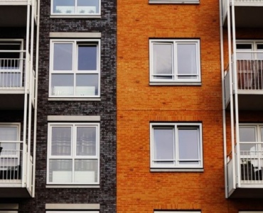 Frische Luft statt Frust: Die besten Strategien gegen stickige Räume und Schimmel in der Wohnung